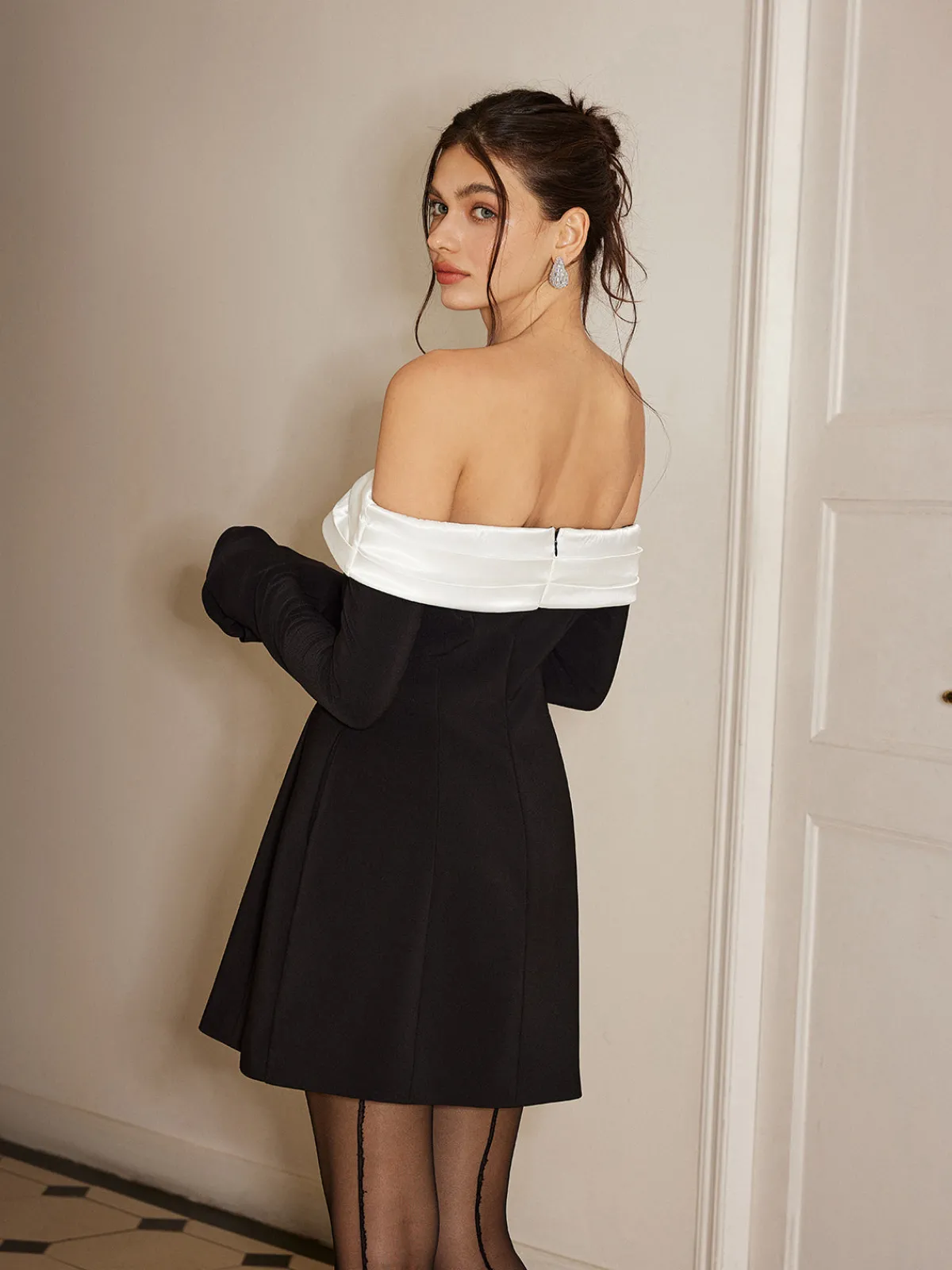 Color Block Off-Shoulder Bell Sleeve Dress Black Dresses|Casual Dresses